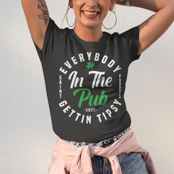 Everybody In The Pub Gettin Tipsy Unisex Jersey Short Sleeve Crewneck Tshirt