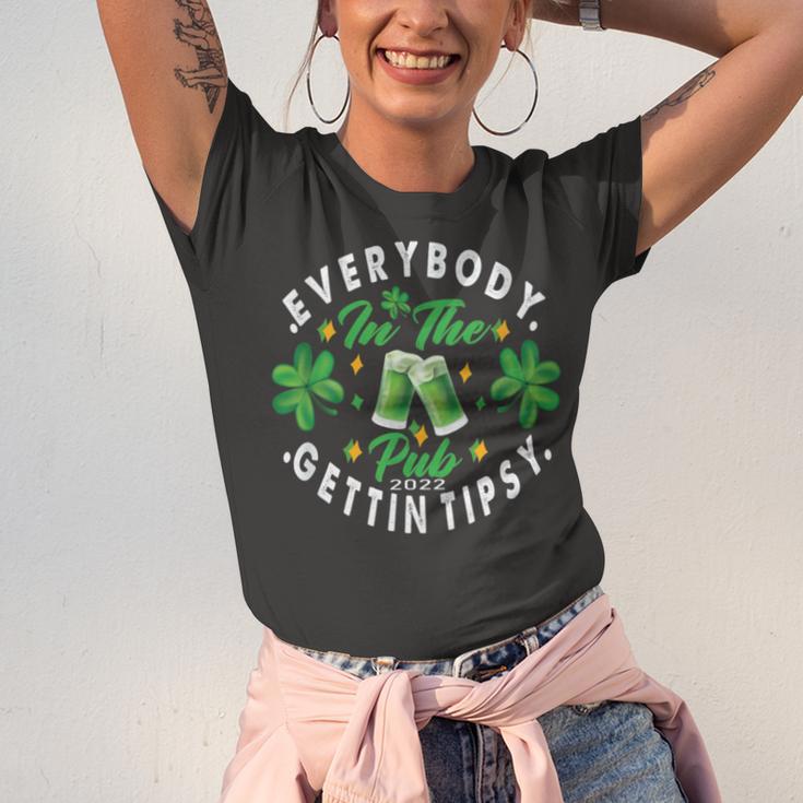 Everybody In The Pub Gettin Tipsy Unisex Jersey Short Sleeve Crewneck Tshirt