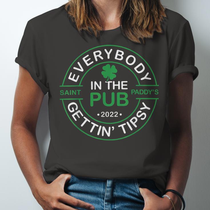 Everybody In The Pub Gettin Tipsy Unisex Jersey Short Sleeve Crewneck Tshirt