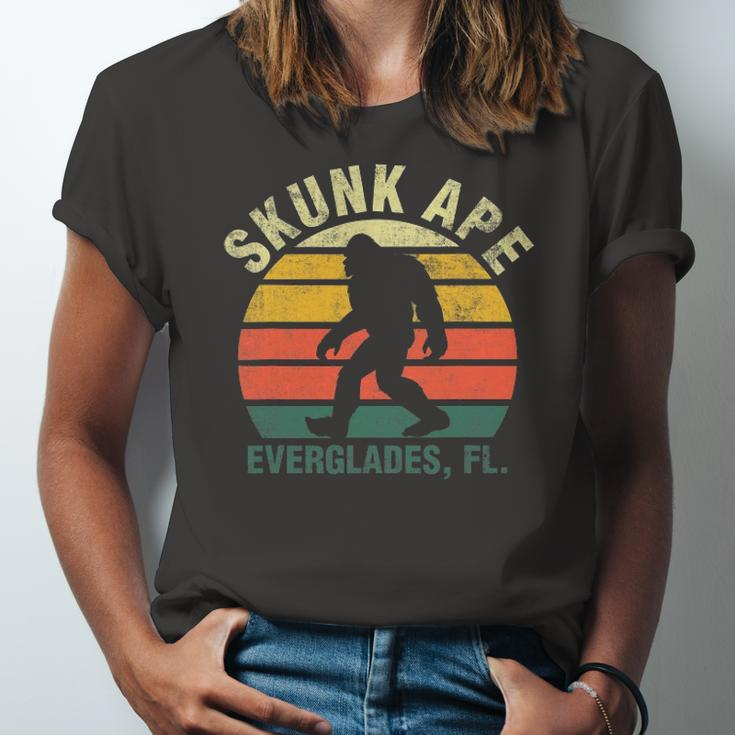 Vintage Retro Skunk Ape Florida Everglades Swamp Bigfoot Jersey T-Shirt