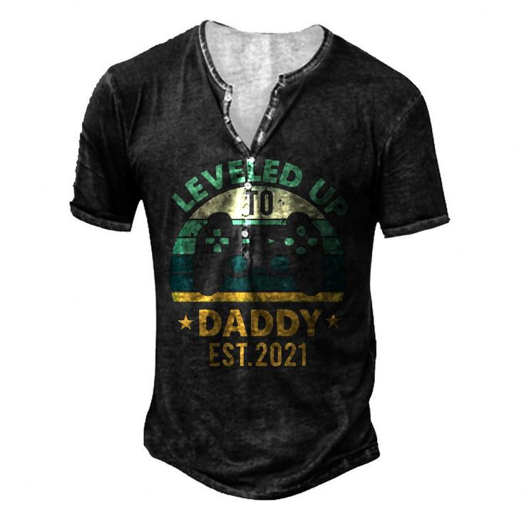 Promoted To Daddy Est 2021 Leveled Up To Daddy & Dad Men's Henley T-Shirt