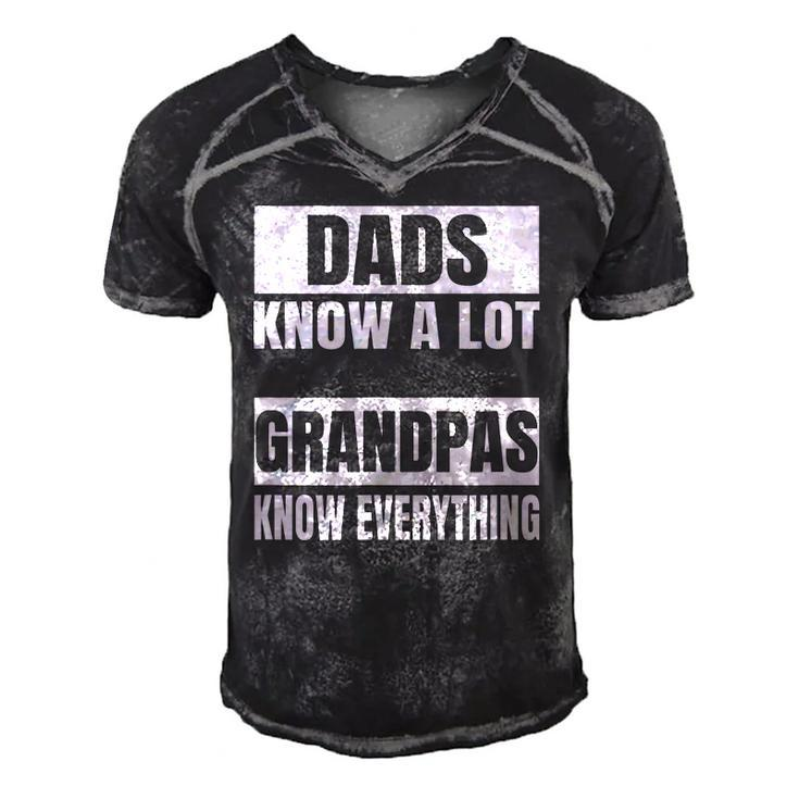 Dads Know A Lot Grandpas Know Everything Product Men's Short Sleeve V-neck 3D Print Retro Tshirt