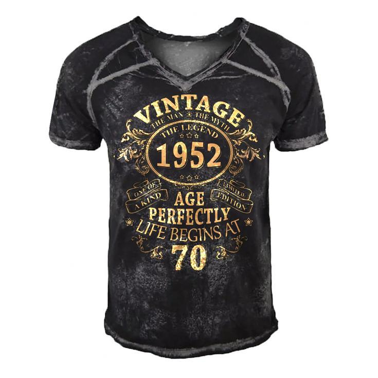 Vintage 1952 The Man Myth Legend 70 Year Old Birthday Gifts  Men's Short Sleeve V-neck 3D Print Retro Tshirt