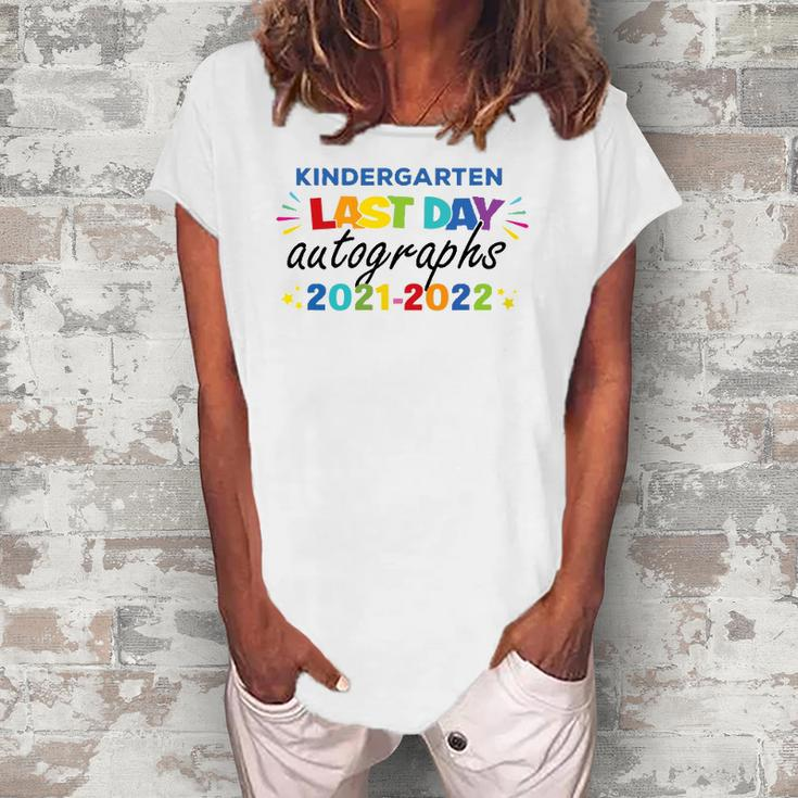 Last Day Autographs For Kindergarten Kids And Teachers 2022 Kindergarten Women's Loosen T-Shirt