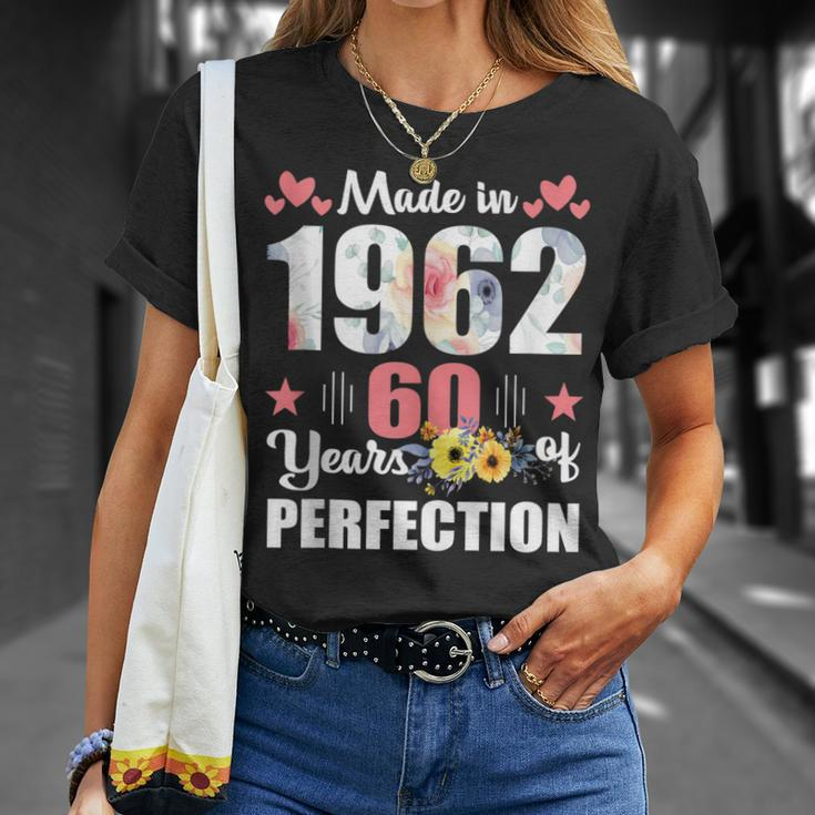 Made 1962 Floral 60 Years Old Family 60Th Birthday 60 Years Unisex T-Shirt Gifts for Her