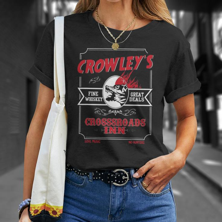 Retro Crowleys Crossroads Dive Bar Unisex T-Shirt Gifts for Her