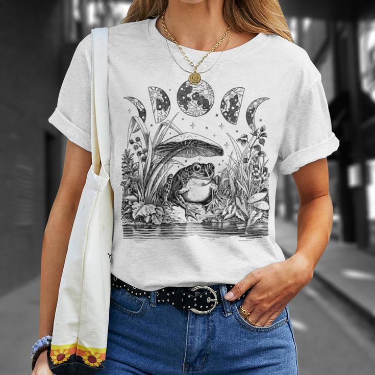 Cute Cottagecore Aesthetic Frog Mushroom Moon Witchy Vintage - Dark Academia Goblincore Witchcraft F Unisex T-Shirt Gifts for Her