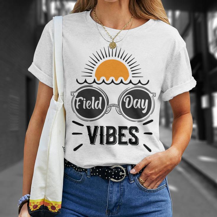 Happy Field Day Field Day Tee Kids Graduation School Fun Day V7 Unisex T-Shirt Gifts for Her