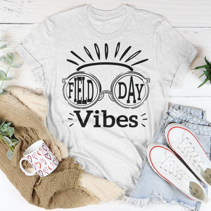 Happy Field Day Field Day Tee Kids Graduation School Fun Day V8 Unisex T-Shirt Funny Gifts