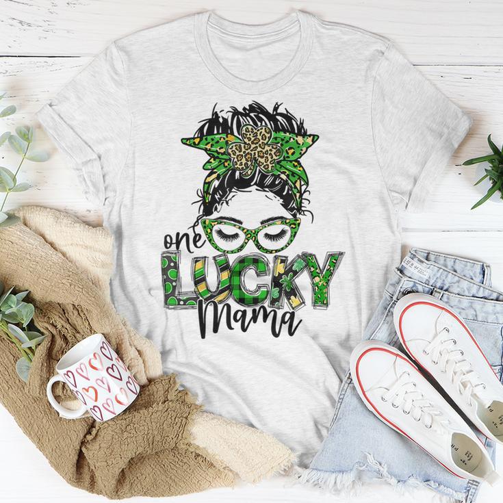 One Lucky Mama St Patricks Day Leopard Messy Bun Unisex T-Shirt Funny Gifts