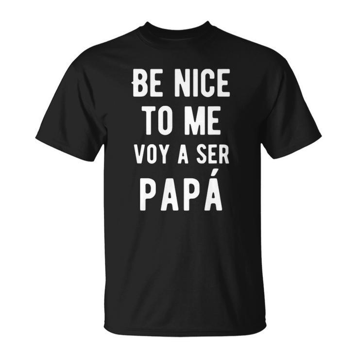 Mens Be Nice To Me Voy Ser Papa Funny Baby Announcement Bilingual Unisex T-Shirt