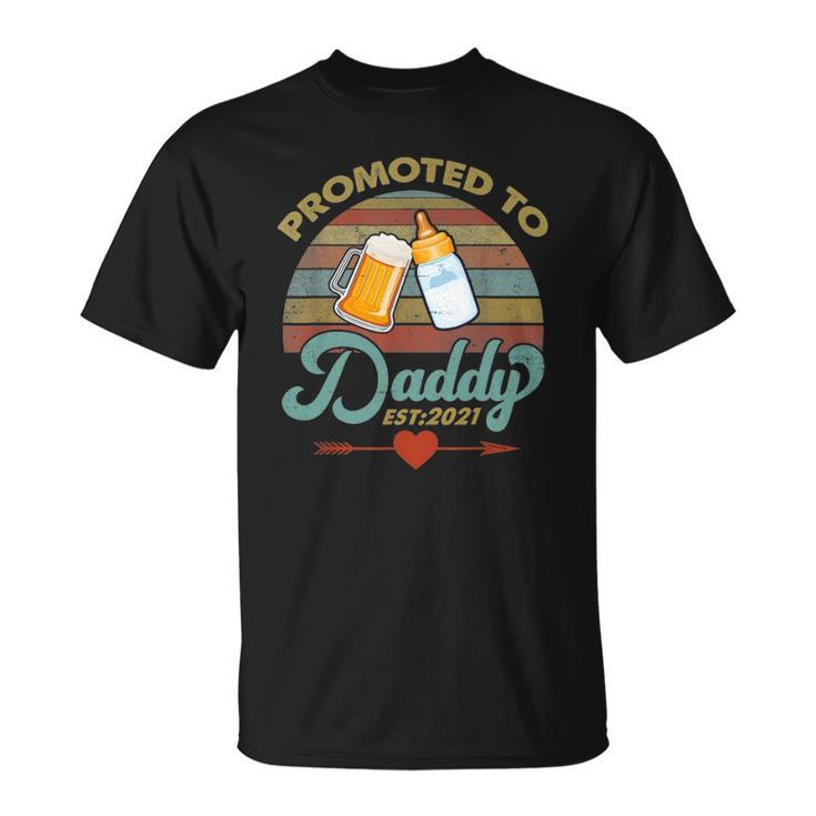 Promoted To Daddy Est 2021 Beer Dad Bottle Baby Shower Unisex T-Shirt