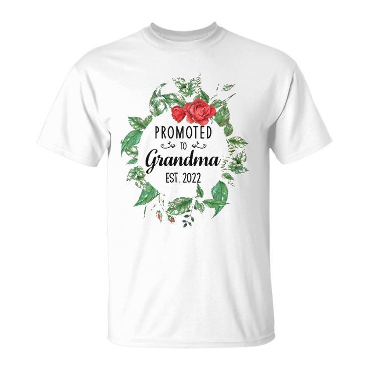 Promoted To Grandma Est 2022 Women Flower First Time Grandma Unisex T-Shirt