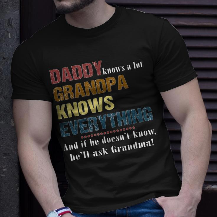 Dad Knows A Lot Grandpa Knows Everything Fathers Day T-shirt Gifts for Him