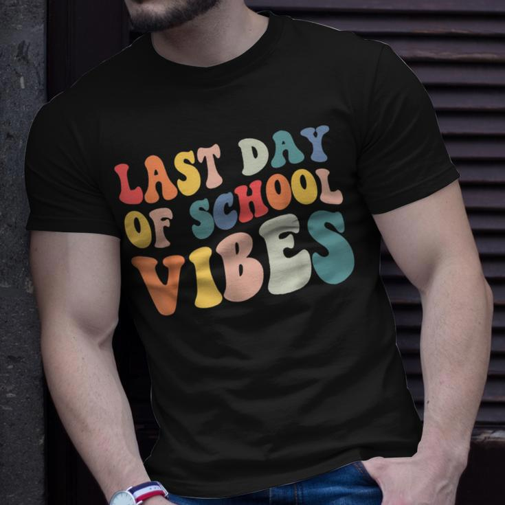 Last Day Of School Vibes Retro Vintage Teacher Graduation Unisex T-Shirt Gifts for Him