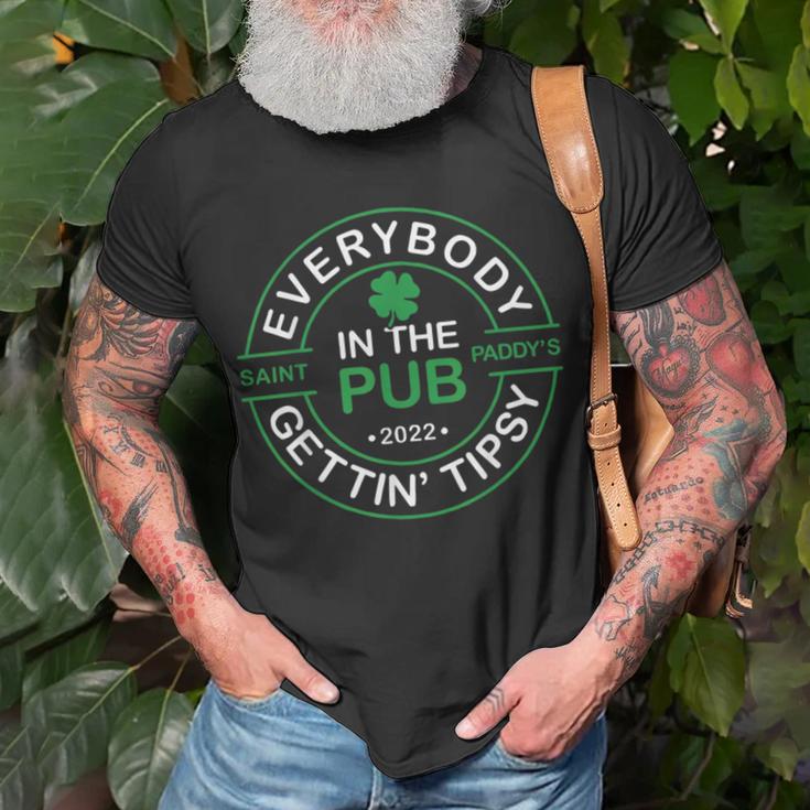 Everybody In The Pub Gettin Tipsy Unisex T-Shirt Gifts for Old Men