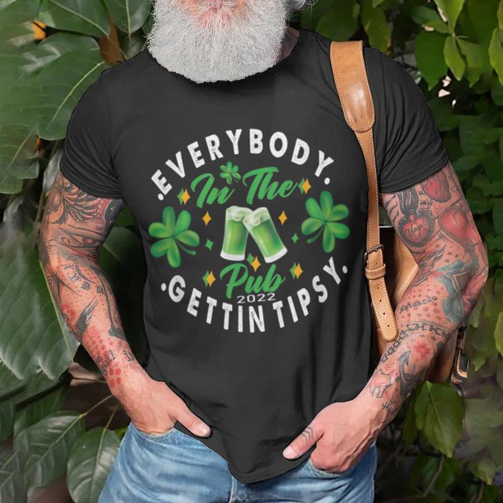 Everybody In The Pub Gettin Tipsy Unisex T-Shirt Gifts for Old Men