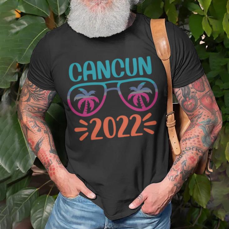 Family Vacation 2022 Cancun Unisex T-Shirt Gifts for Old Men