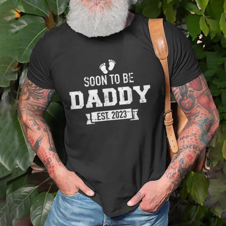 Mens Soon To Be Daddy 2023 Pregnancy Announcement Unisex T-Shirt Gifts for Old Men