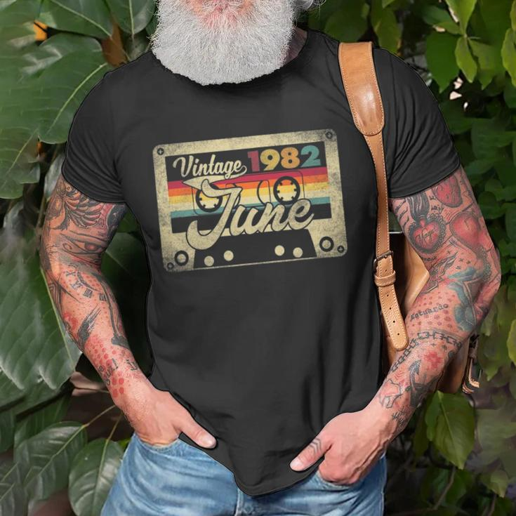 Vintage June 1982 40Th Birthday Gift 40 Years Old Retro Unisex T-Shirt Gifts for Old Men