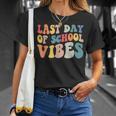 Last Day Of School Vibes Retro Vintage Teacher Graduation Unisex T-Shirt Gifts for Her